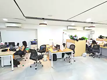 Administrative For rent in Northern 90th St., 90th Street, 290 sqm