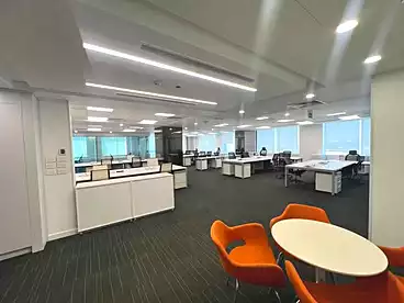 Administrative For rent in Southern 90th St., 90th Street, 455 sqm