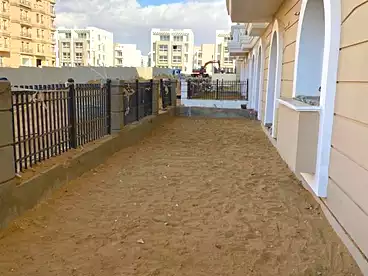 Apartment with Garden For sale in Centre Ville - Hyde Park Compound, Hyde Park Compound, 186 sqm