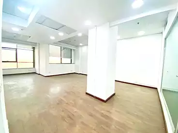 Administrative For rent in Northern 90th St., 90th Street, 220 sqm