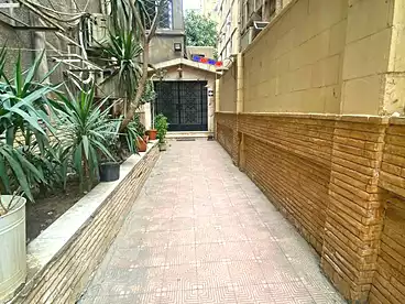 للإيجار في شارع عبد الحميد لطفي، المهندسين، 240 متر