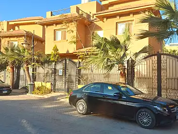 فلل للبيع في كمبوند مون فالي 1 - ارابيا، كمبوند بالتجمع الخامس، 380 متر