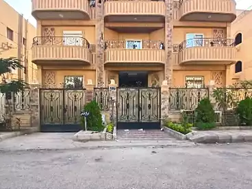 شقة بحديقة للبيع في الحي السابع، العبور، 240 متر