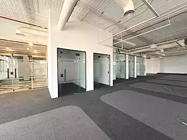 Administrative For rent in Southern 90th St., 90th Street, 825 sqm