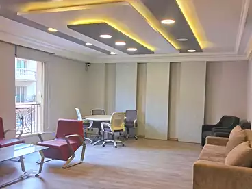 للإيجار في شارع الملتقى العربي، شيراتون، 270 متر