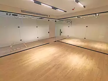 Offices For rent in Northern 90th St., 90th Street, 285 sqm