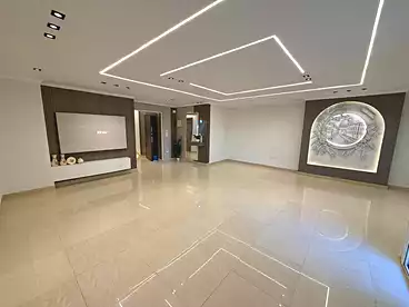 شقق للبيع في شارع لبنان، المهندسين، 180 متر