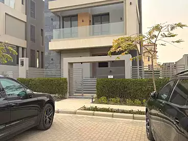 فلل للبيع في مجموعه 1 - كمبوند هايد بارك، كمبوند هايد بارك، 360 متر