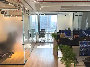 مقر إداري للإيجار في سنتر فيل - كمبوند هايد بارك، كمبوند هايد بارك، 135 متر