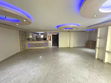 شقق للبيع في شارع محيي الدين ابو العز، الدقي، 240 متر