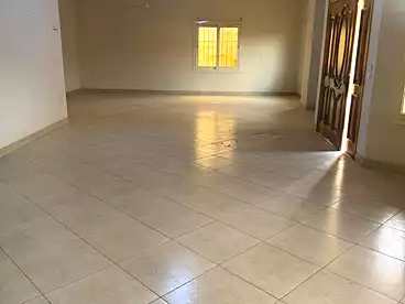 إداري للإيجار في شارع زيد بن حارثه، جنوب الاكاديميه (أ)، 300 متر