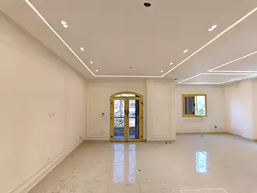 Private For sale in Doctor Hani Maher St., Gharb Arabella, 220 sqm