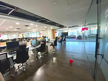 Co-working space For rent in Southern 90th St., 90th Street, 700 sqm