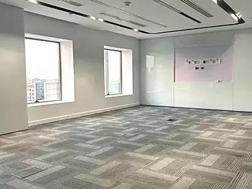 Co-working space For rent in Northern 90th St., 90th Street, 600 sqm