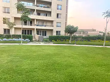 شقة بحديقة للإيجار في كمبوند ذا سكوير - صبور، كمبوند بالتجمع الخامس، 226 متر
