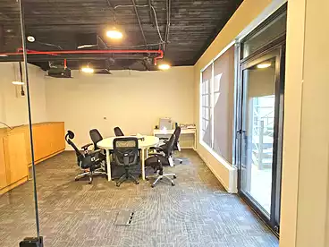 Offices For rent in Northern 90th St., 90th Street, 300 sqm