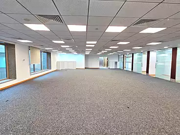 Offices For rent in Northern 90th St., 90th Street, 600 sqm