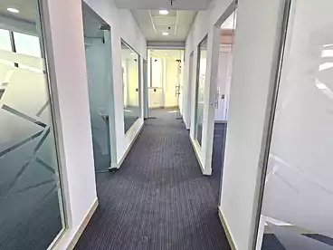 Offices For rent in Northern 90th St., 90th Street, 220 sqm