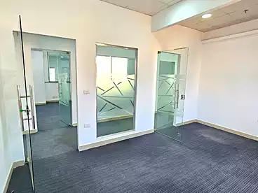 Offices For rent in Northern 90th St., 90th Street, 220 sqm