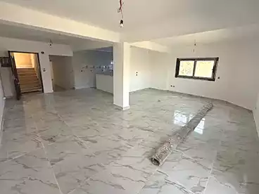 شقق للبيع في الحي السابع، العبور، 200 متر
