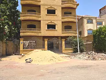 في شارع عمرو بن العاص، جنوب الاكاديميه (هـ)، 400 متر