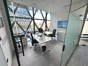 Administrative For rent in Southern 90th St., 90th Street, 330 sqm