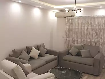 شقة بحديقة للإيجار في المرحلة الثامنة، الرحاب، 125 متر