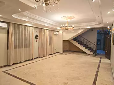 Duplex For rent in Street 16, Third Neighborhood, 250 sqm