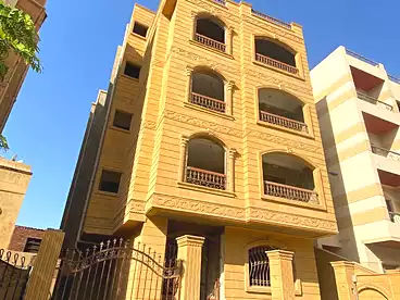 شقق للبيع في شارع النادي، المستثمرين الجنوبية، 130 متر