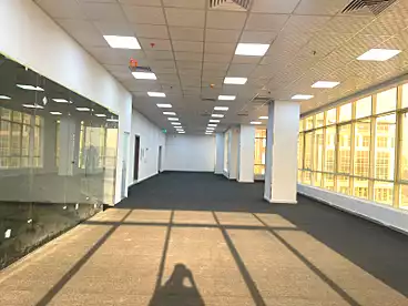 إداري للإيجار في شارع التسعين الشمالي، شارع التسعين، 360 متر