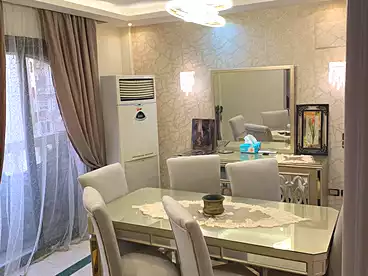 شقق للإيجار في شارع 27، الحي الخامس، 210 متر