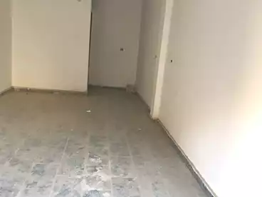 Shops For sale in 6th Neighborhood, El Hadabah El Wosta, 40 sqm