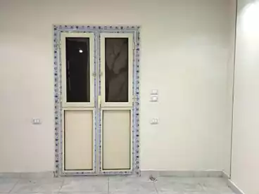 شقق للبيع في شارع الخمسين، النزهة 2، 130 متر