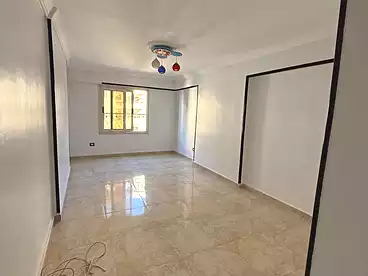 Apartments For sale in Gamal Abdel Nasser St., El Mandara, 165 sqm