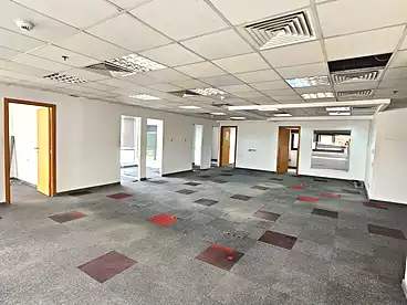 Administrative For rent in Northern 90th St., 90th Street, 600 sqm