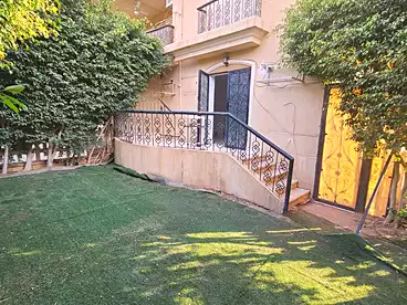 شقة بحديقة للإيجار في المرحلة الثامنة، الرحاب، 121 متر