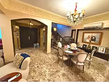 Villas For sale in Abou Bakr El-Sedeek St., Phase 2, 212 sqm