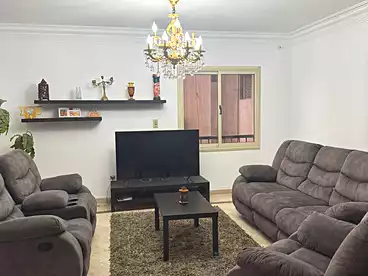 للبيع في شارع السفارات، حي السفارات، 250 متر