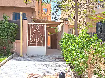 عقارات للإيجار في الحي السادس عشر، الشيخ زايد، 350 متر