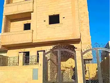 Building For sale in Neighborhood 4, Hai El Banafsg - Sixth Neighborhood, 209 sqm