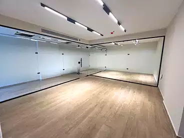 Administrative For rent in Northern 90th St., 90th Street, 254 sqm