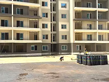 شقق للبيع في كمبوند لو كابيتال سويت لاجونز - بيراميدز، الحي السكني السابع - R7، 195 متر