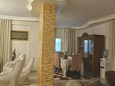 للبيع في شارع رياض السنباطي، المجاورة الخامسة، 240 متر