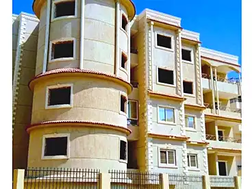 للبيع في الحي السادس عشر، الشيخ زايد، 180 متر