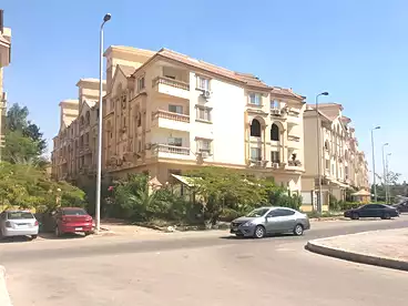 Apartments For sale in Street 100, Tenth Neighborhood, 215 sqm