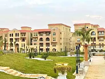 شقة بحديقة للبيع في كمبوند معادى فيو - المعادي للتنمية والتعمير، كمبوند بمدينة الشروق، 136 متر