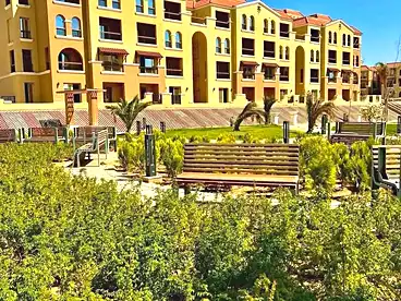 شقة بحديقة للبيع في كمبوند معادى فيو - المعادي للتنمية والتعمير، كمبوند بمدينة الشروق، 132 متر