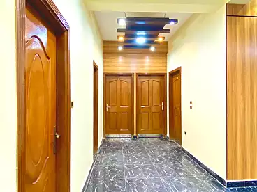 Administrative For rent in Northern 90th St., 90th Street, 400 sqm