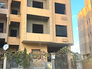 Building For sale in Abo El Hawl 1, Gardenia Heights - Abo El Hawl, 1800 sqm