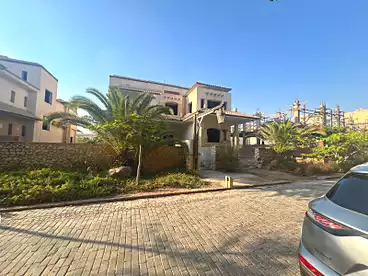 in Southern 90th St., 90th Street, 1500 sqm